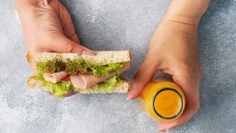 10 snacks saludables y fáciles para llevar al trabajo y evitar el hambre