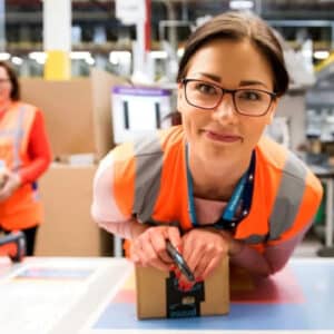 Is it worth working at Amazon? Find out all about the opportunities and challenges!